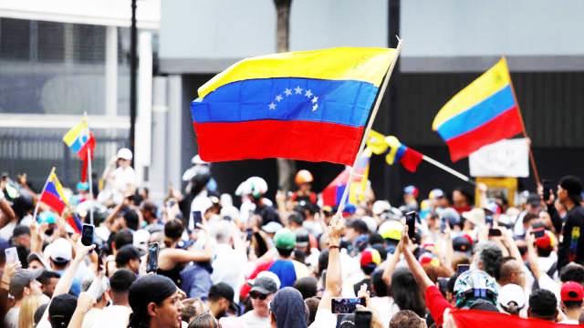 Movilizaciones en Caracas; oposición y chavismo se enfrentan