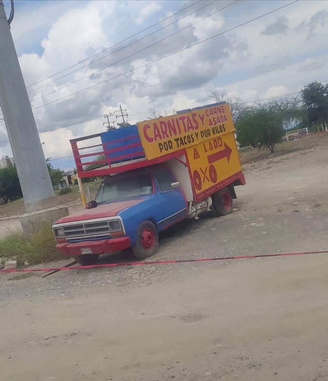 El hallazgo de una cabeza humana y un narco mensaje  arriba de un cofre de una camioneta, movilizó a agentes ministeriales, en Pesquería.