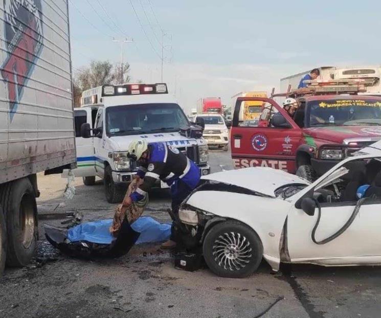 Deja choque un muerto y un herido