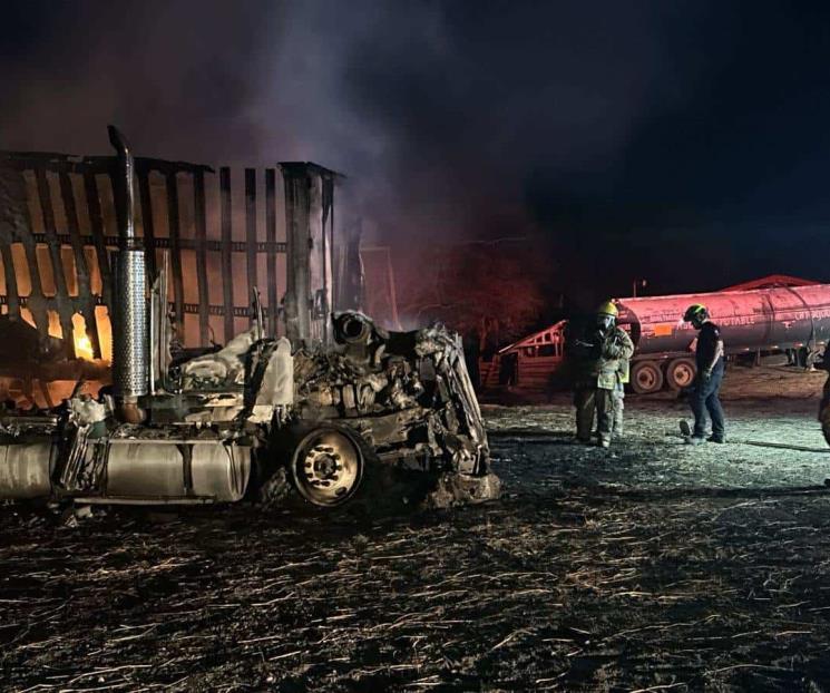 Sofocan incendio de camión de carga