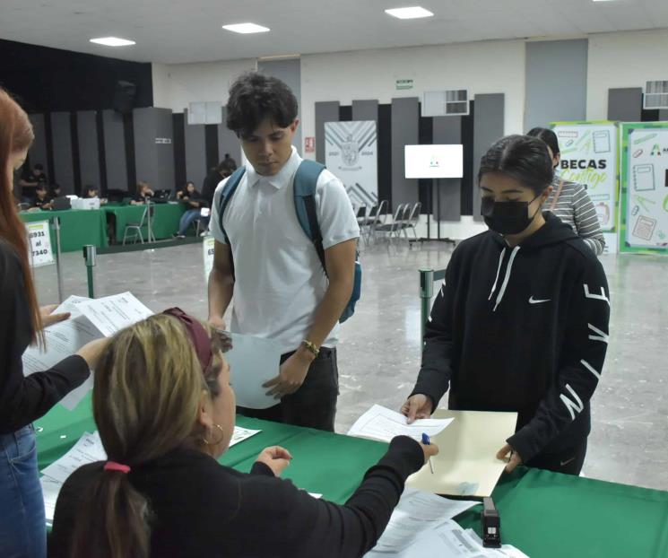 Benefician en Apodaca a 8 mil estudiantes con Becas Contigo 2024