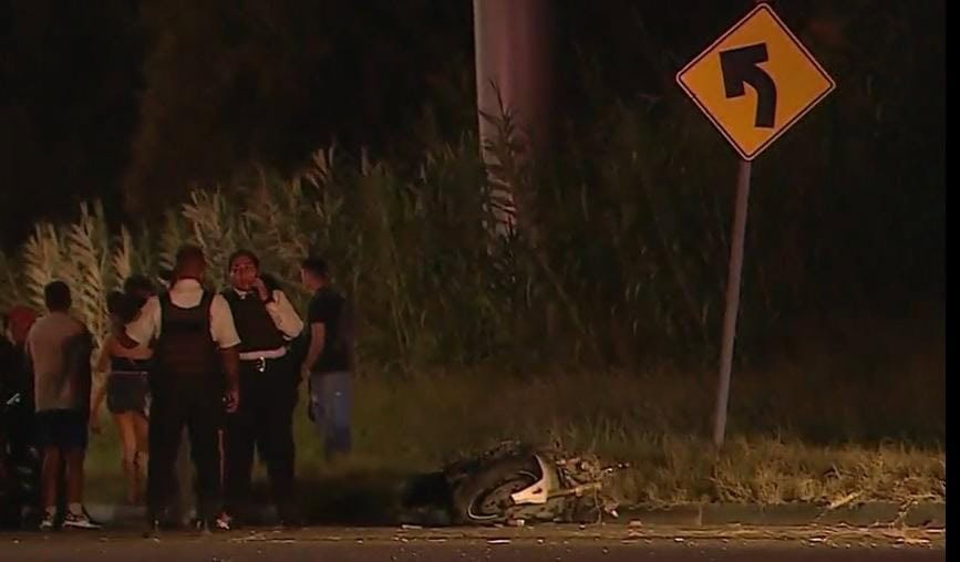 Después de derrapar y estrellarse contra un poste, el conductor de una moto falleció la madrugada de ayer, en el municipio de Guadalupe, cuando participaba en una rodada.