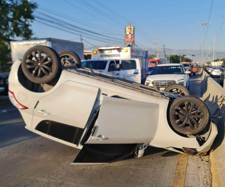 Resulta herida luego de volcar