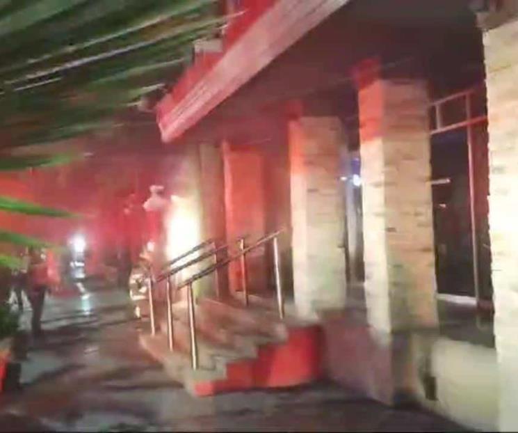 Arde sótano en restaurante