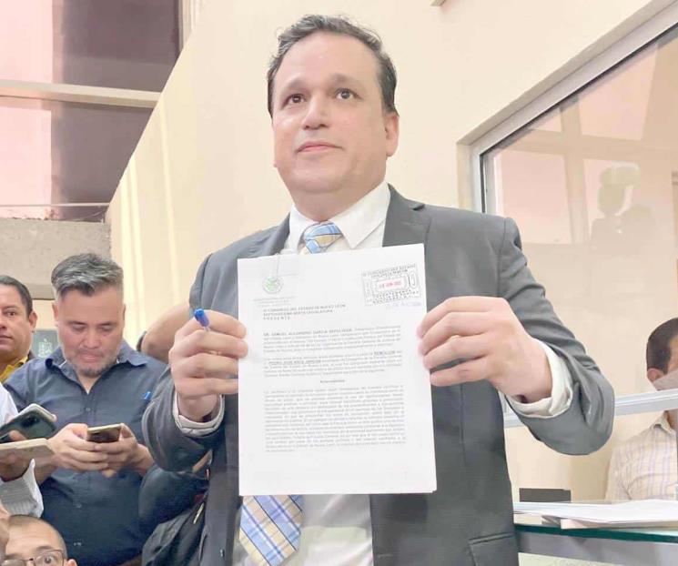 Solicita un incidente de nulidad del juicio político en su contra