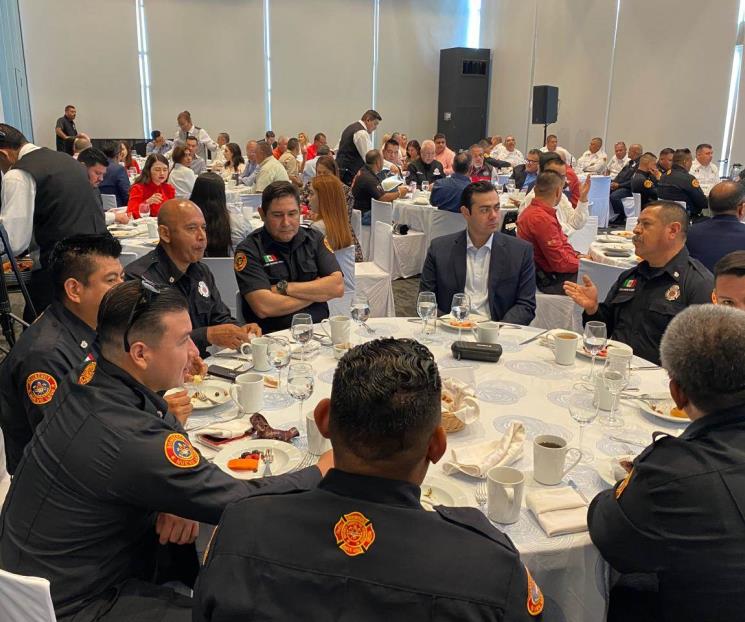 Conmemoran Día del Bombero y les ofrecen respaldar sus prestaciones