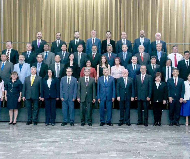 Reconoce UANL a egresados con el Premio a la Excelencia Profesional