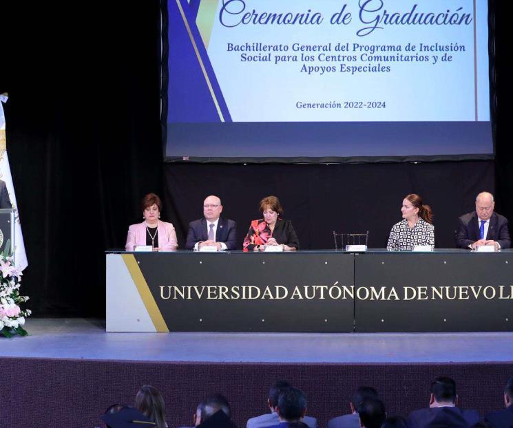 Concluyen 151 estudiantes bachillerato en centros comunitarios UANL