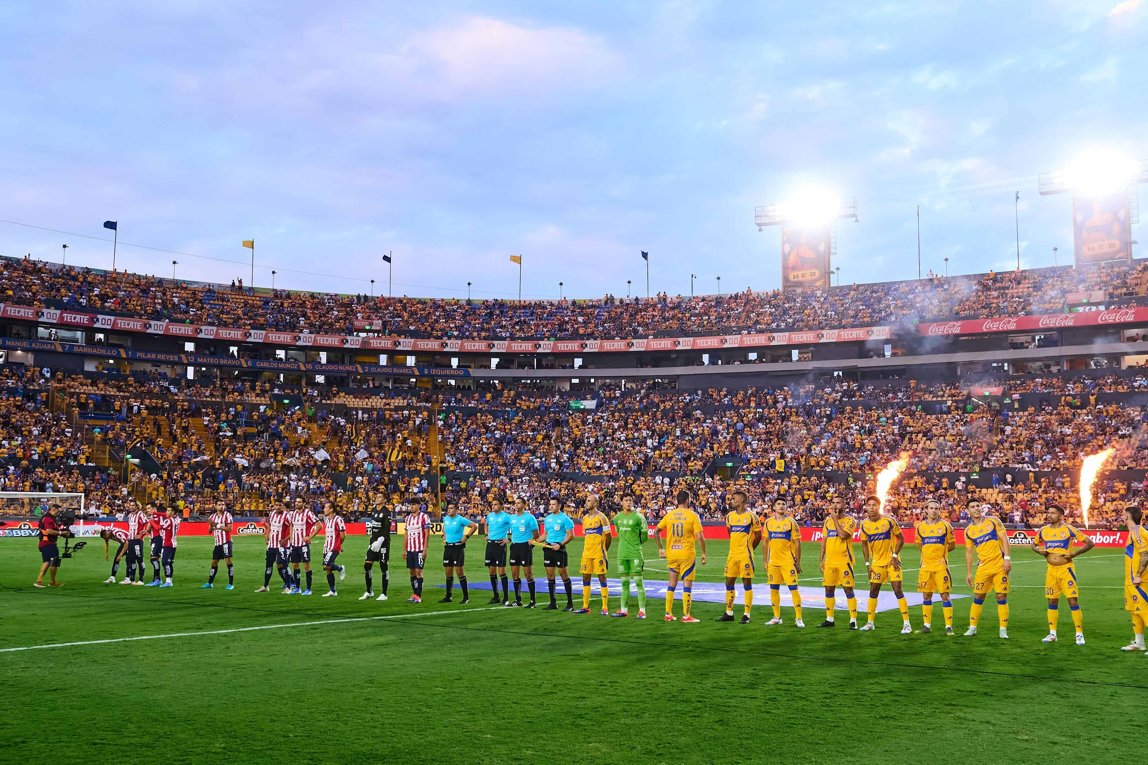 Estadio Universitario.