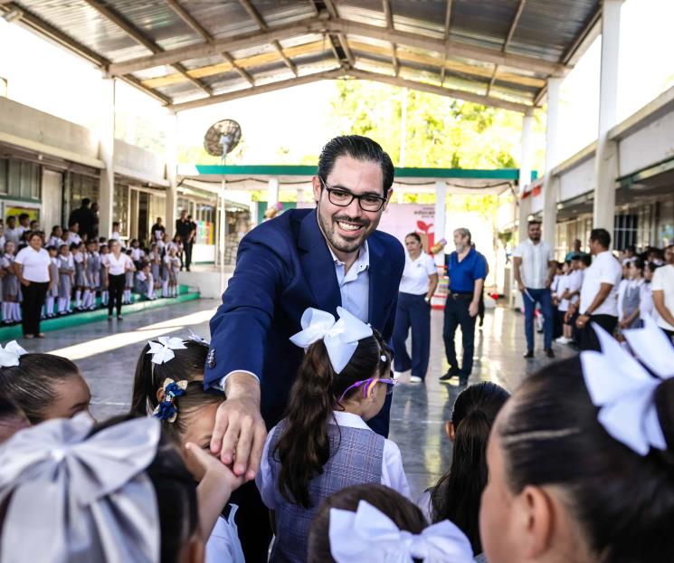 Pide David de la Peña apoyo para reparar escuelas