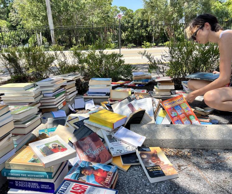 Provoca choque cultural retiro de libros sobre diversidad en Florida