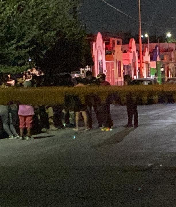 Dos repartidores fueron acribillados cuando llegaron a un domicilio del municipio de Juárez, a bordo de sus motocicletas.