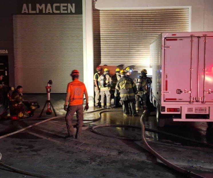 Arde bodega de pasteles en SC