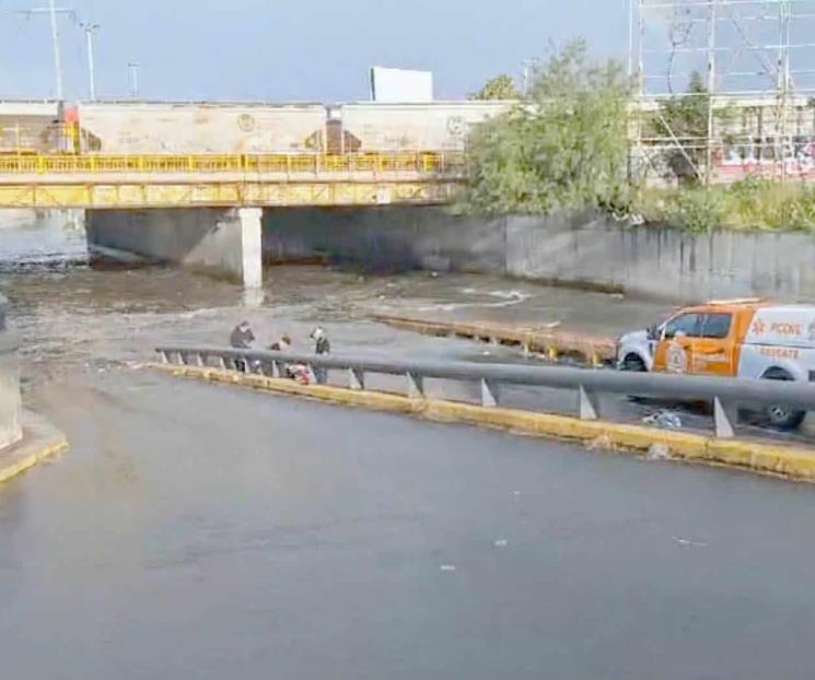 Regresan lluvias dejando encharcamientos y cierres viales