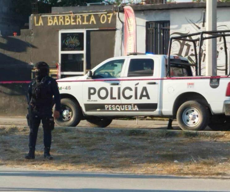 Ejecutan a hombre y mujer en barbería