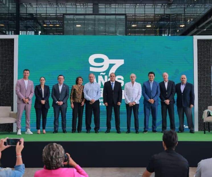 FMF homenajea a figuras en su 97 aniversario