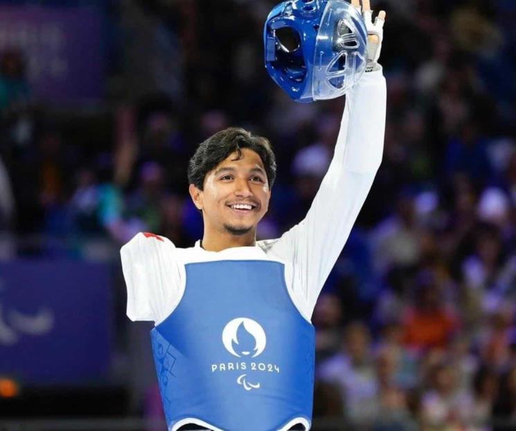 Suma Juan Diego García medalla de bronce en Parataekwondo