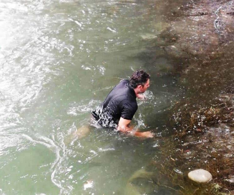 Rescatan a niña de morir ahogada