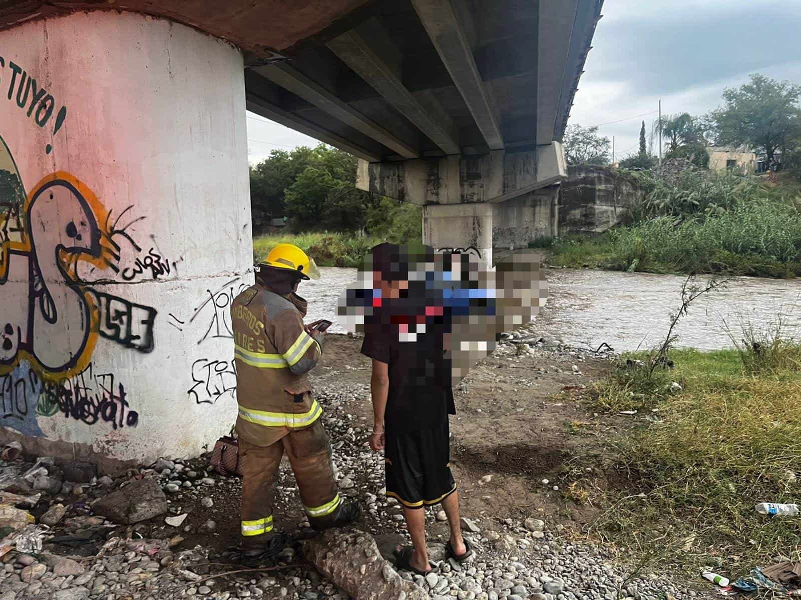 El susto de su vida se llevó un joven conductor, luego que su camioneta estuvo a punto de ser arrastrado por la corriente, en Rio Hualahuises, dentro del territorio de Linares.