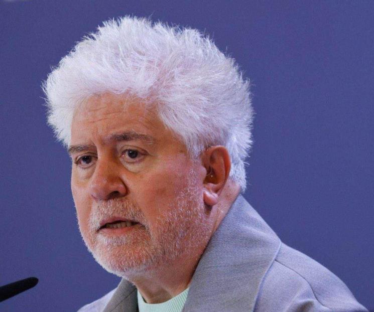 Pedro Almodóvar presenta primera película en inglés, en Venecia