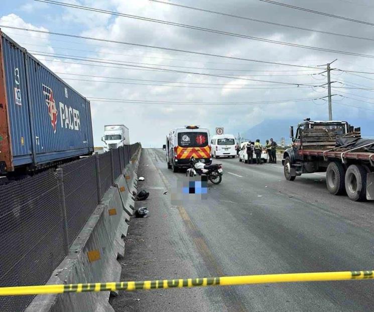 Fallece repartidor de comida tras derrapar moto