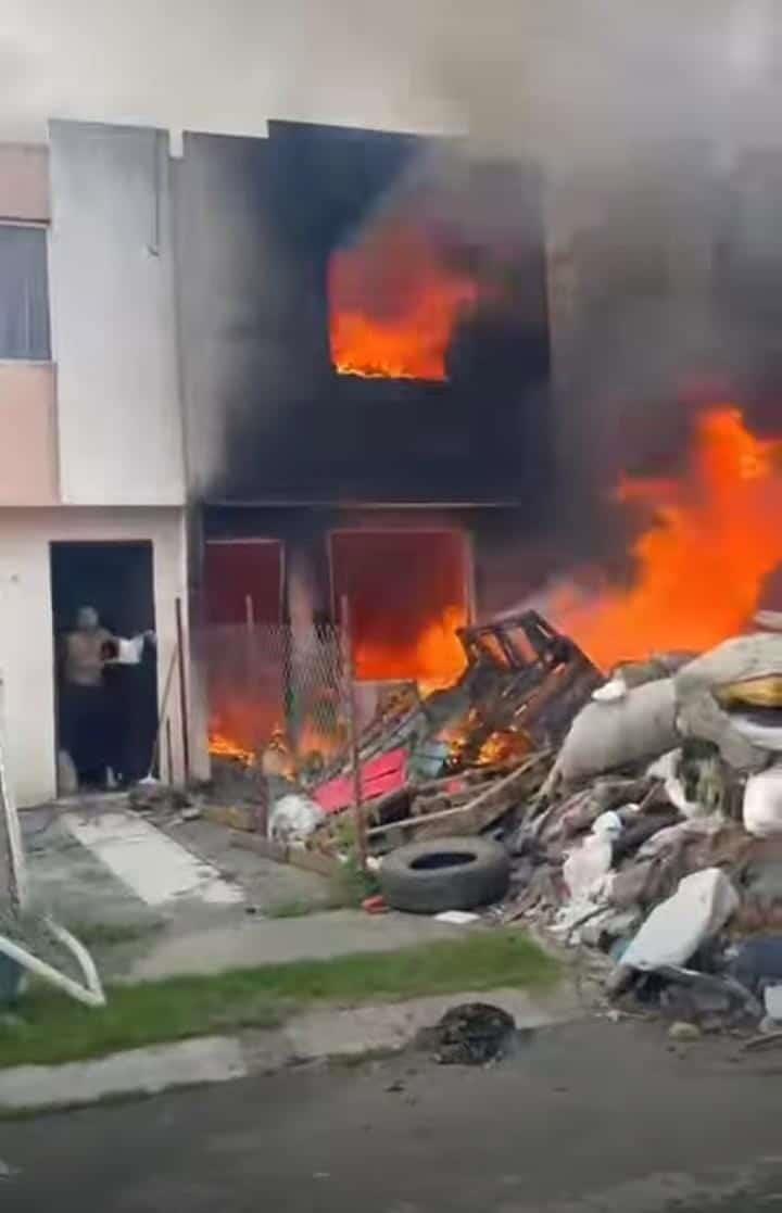 Arde vivienda en Cadereyta