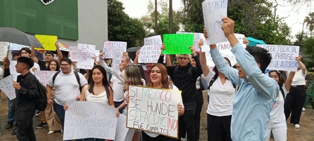 Apoyan estudiantes de Leyes a empleados de PJF en sus protestas