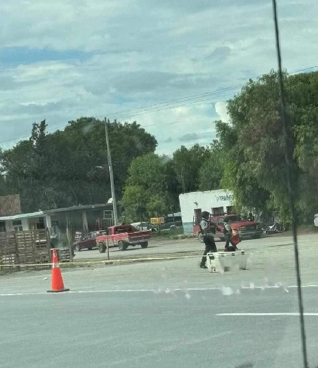 Una intensa movilización de las corporaciones policiacas, se registró en el municipio de Galeana, al reportarse el hallazgo de una cabeza humana, que fue abandonada encima de una hilera.