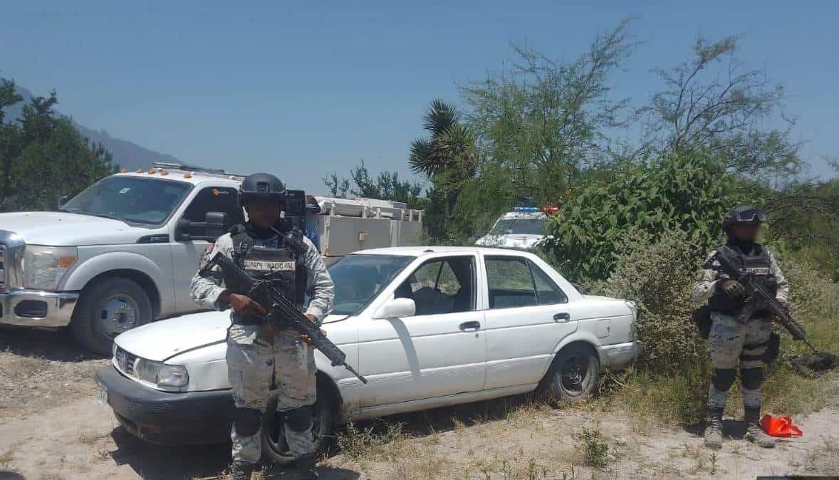 Elementos de la Guardia Nacional, localizaron una toma clandestina y aseguró 32 contenedores con combustible, presuntamente extraído de manera ilícita, en el municipio de García.