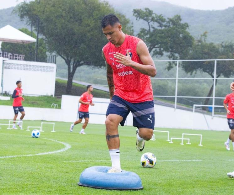 Entrena Rayados ya con Lucas Ocampos