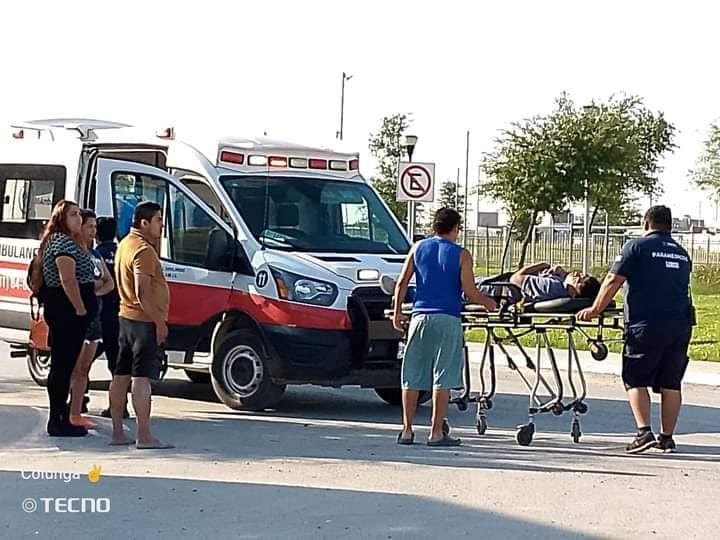 Resulta herido tras chocar en su moto