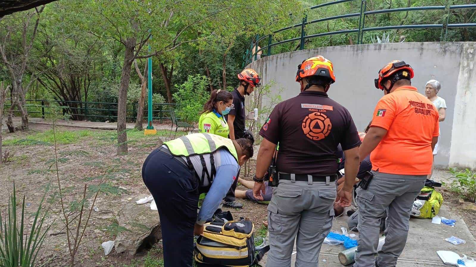 Un hombre de la tercera edad falleció cuando realizaba una caminata por la parte baja del Cerro de la Silla, ayer en el municipio de Guadalupe.