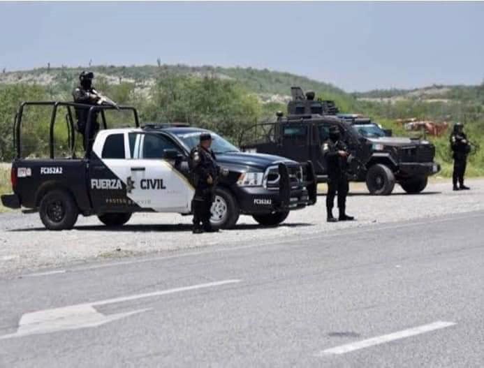 Dos personas sin vida y tres lesionados, dejó un enfrentamiento registrado entre elementos del Ejército y presuntos huachicoleros, ayer en el municipio de Cadereyta Jiménez.