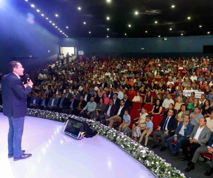 Presenta Carrillo a ciudadanos su tercer informe