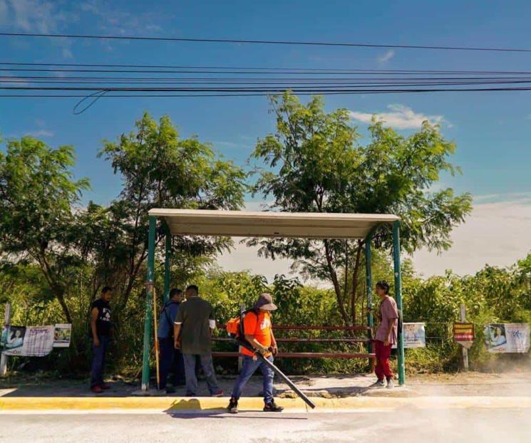 Realiza Félix Arratia trabajos de desmonte y limpieza de calles