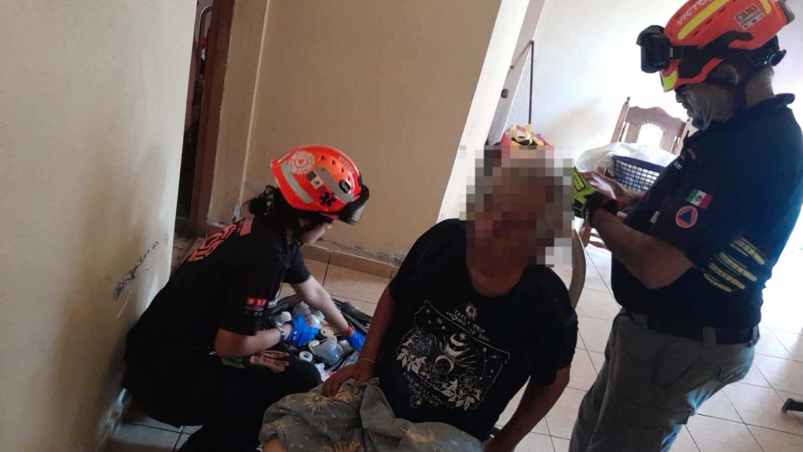 Un hombre de la tercera edad, quedó atrapado por espacio de 12 horas en el sanitario de su vivienda, en la boca de la taza en la Colonia Los Nogales.