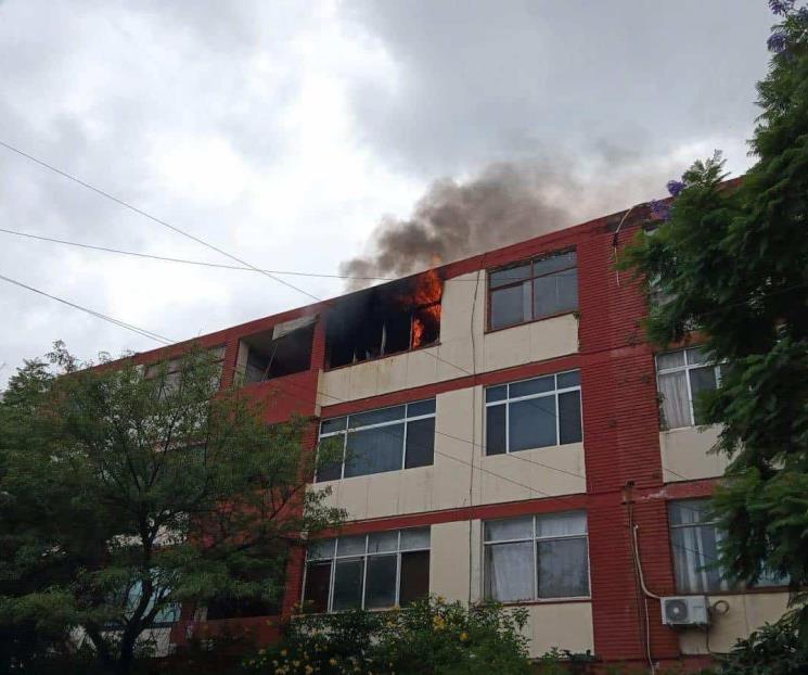 Moviliza incendio en Condominios Constitución