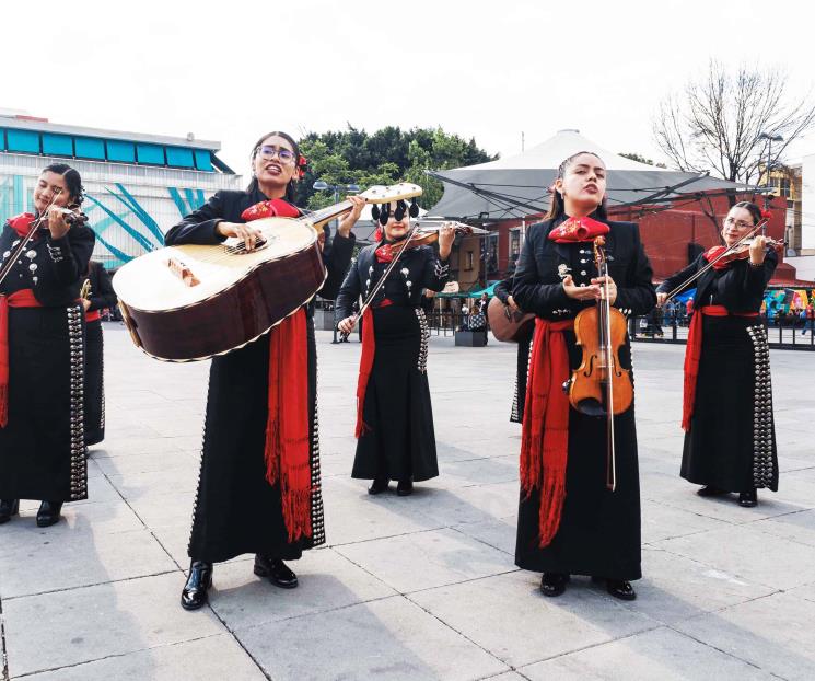 Rompe conjunto femenil de mariachis estereotipos