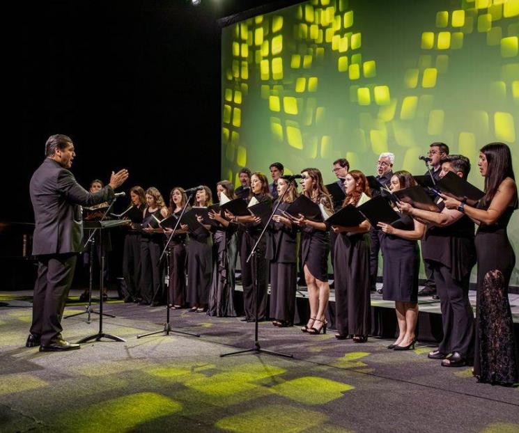 El Coro UDEM brilla en el marco del aniversario