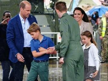 Príncipe George aprende a volar un avión a sus 11 años