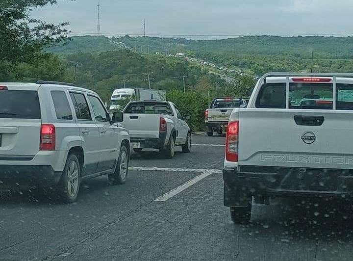 Culmina ´puente´ y regios saturan Carretera Nacional