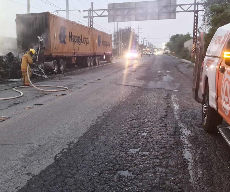 Arde cabina de tráiler