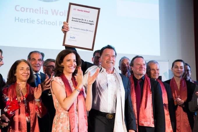 Otorgan doctorado honoris causa a Arnold Schwarzenegger