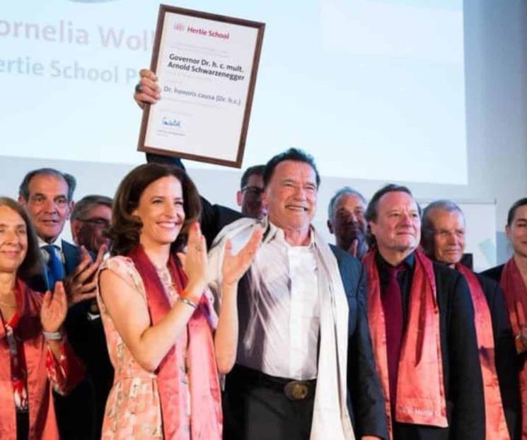 Recibe Arnold Schwarzenegger doctor honoris causa