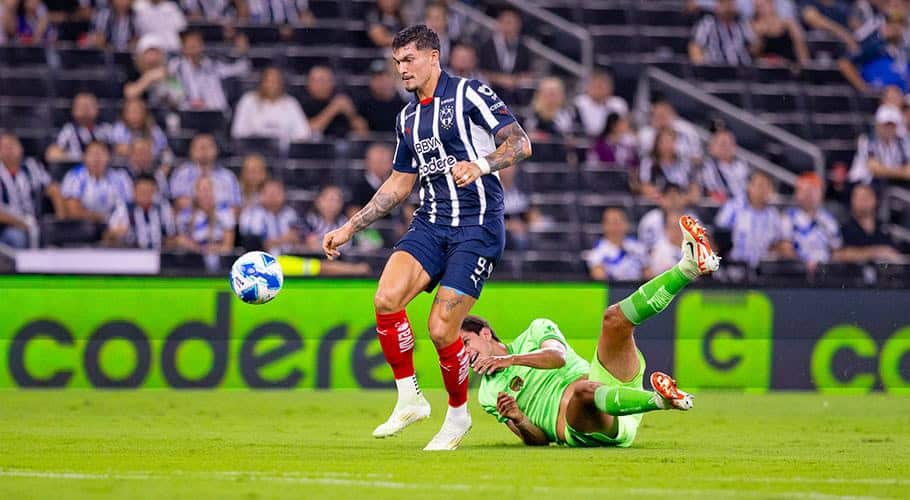 Rayados remonta y vence a Bravos