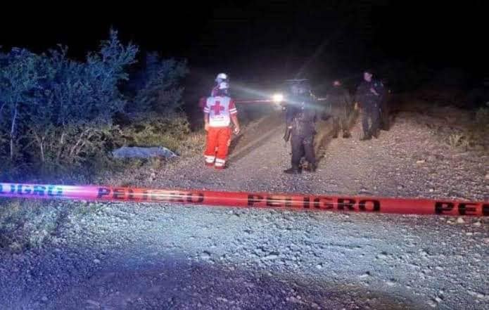 Hombres armados atacaron a balazos la fachada de un negocio de compra-venta de chatarra, ubicado en el municipio de Linares, Nuevo León.