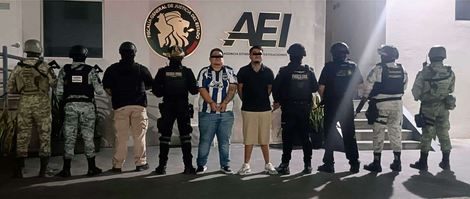 En dos operativos en los municipios del área metropolitana de Monterrey, fueron aprehendieron a cuatro generadores de violencia de una célula delictiva, presuntamente ligados a diversos delitos de alto impacto.