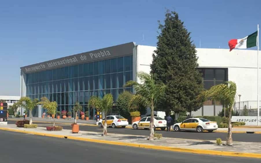 Suspenden operaciones en Aeropuerto de Puebla por caída de ceniza