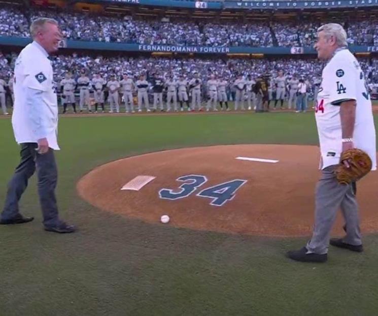 Rinden tributo a Valenzuela previo al Juego 1 de la Serie Mundial