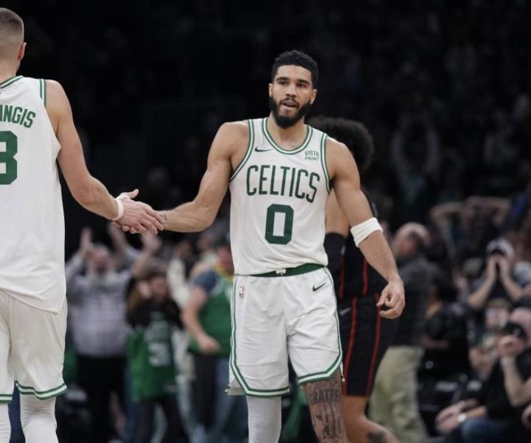 Ganan Celtics y siguen invictos en la NBA